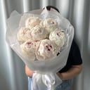 Букет «7 белых ароматных пионов»