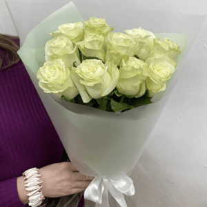 Моно букет из из белых роз
