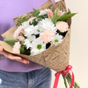 Букет Легкость из гвоздик и хризантем