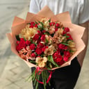 Букет альстромерии с мелкоцветной розой