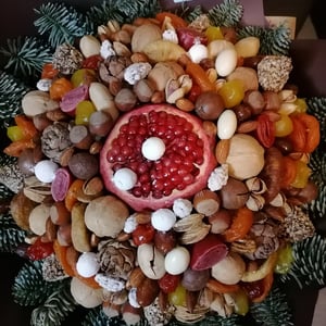 Букет с орешками и сухофруктами