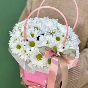 Коробка с цветами «Сумочка с хризантемой»