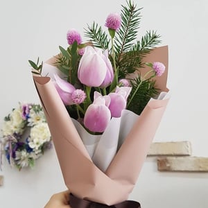 Букет «Альпика» из тюльпанов и хризантем