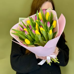 Букет «25 желтых и розовых тюльпанов микс»