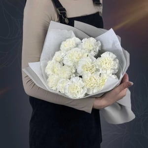 Классический букет из 15 белых гвоздик