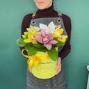 Шляпная коробка с цветами «Бабочки» из орхидей