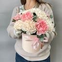 Шляпная коробка с цветами «Букет из гвоздик 5»