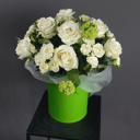 Композиция в шляпной коробке 1 из роз и экзотических цветов