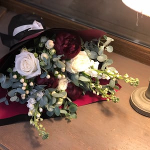 Букет «Рандеву» из роз и пионов