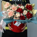 Шляпная коробка с цветами «Красный бархат» из роз