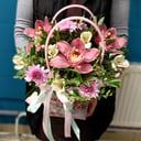 Коробка с цветами «Орхидейка» из альстромерий и хризантем