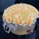 71 кремовая роза в шляпной коробке