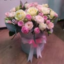 Шляпная коробка с цветами «Композиция "Гармоничный аккорд"» из роз