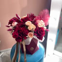 Коробка с цветами «Яркое пламя» из роз и гвоздик