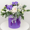 Шляпная коробка с цветами «Снежная Буря» из роз и эустом