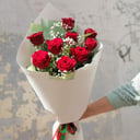 Букет «Красная роза с гипсофилой»