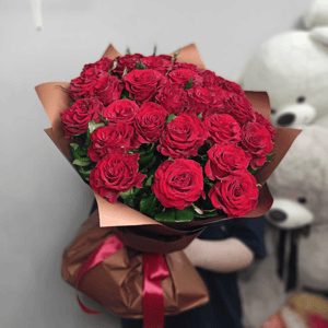 Букет «Ред Наоми M» из роз