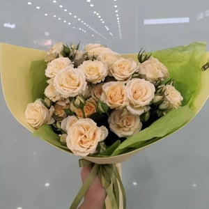 Букет из кустовых роз - "Солнечное настр