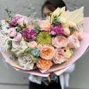 Композиция «Букет "Афродита"» из роз и гвоздик