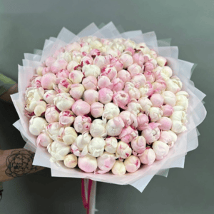 Букет «Ароматные пионы Сара розовые 101 шт»