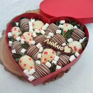 Клубника в шоколаде в сердце