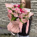 Букет с амарантом средний из роз и альстромерий