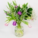 Букет «Весенний вкус» из тюльпанов и гипсофил