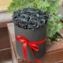 Шляпная коробка с цветами «Черные розы»