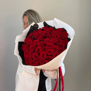 Букет из 51 розы с оформлением