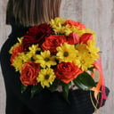 Композиция «Теплая осень» из роз и хризантем