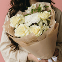 Букет с розой, альстромерией и хризантем