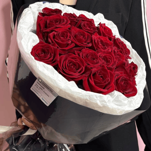 Букет 19 красных роз
