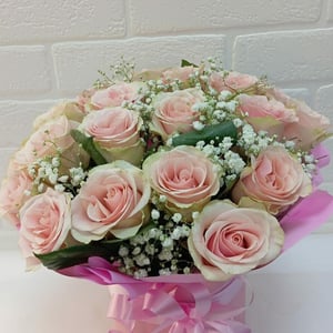 Шляпная коробка с цветами «Поцелуй ангела» из роз