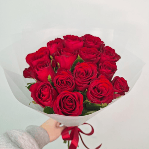 Букет из 15 красных роз Кения