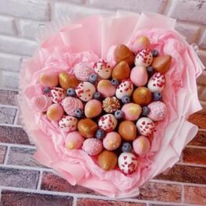 Клубничный букет "Любовь"