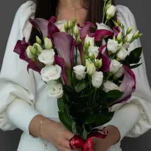 Свадебный букет с каллами и эустомой