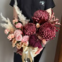 Корзина с цветами «Хризантема Бигуди и пионовидные розы»