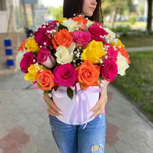 Композиция «Разноцветная охапка» из роз