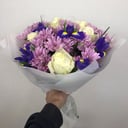 Букет «Палитра чувств» из роз и ирисов