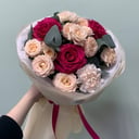 Букет из роз и гвоздик