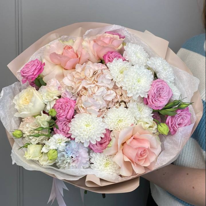 Букет «Романтик» из роз и гвоздик