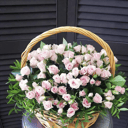 Композиция в корзине из роз