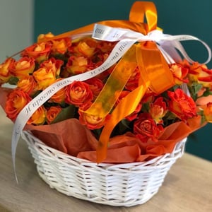 Корзина кустовой розы Фиеста