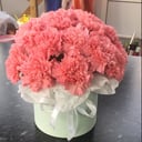 Композиция в шляпной коробе с гвоздиками