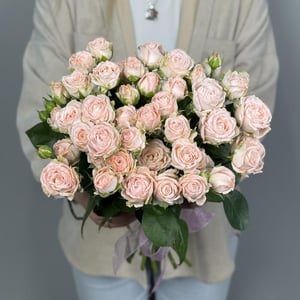 Букет из 9 кустовых пионовидных роз