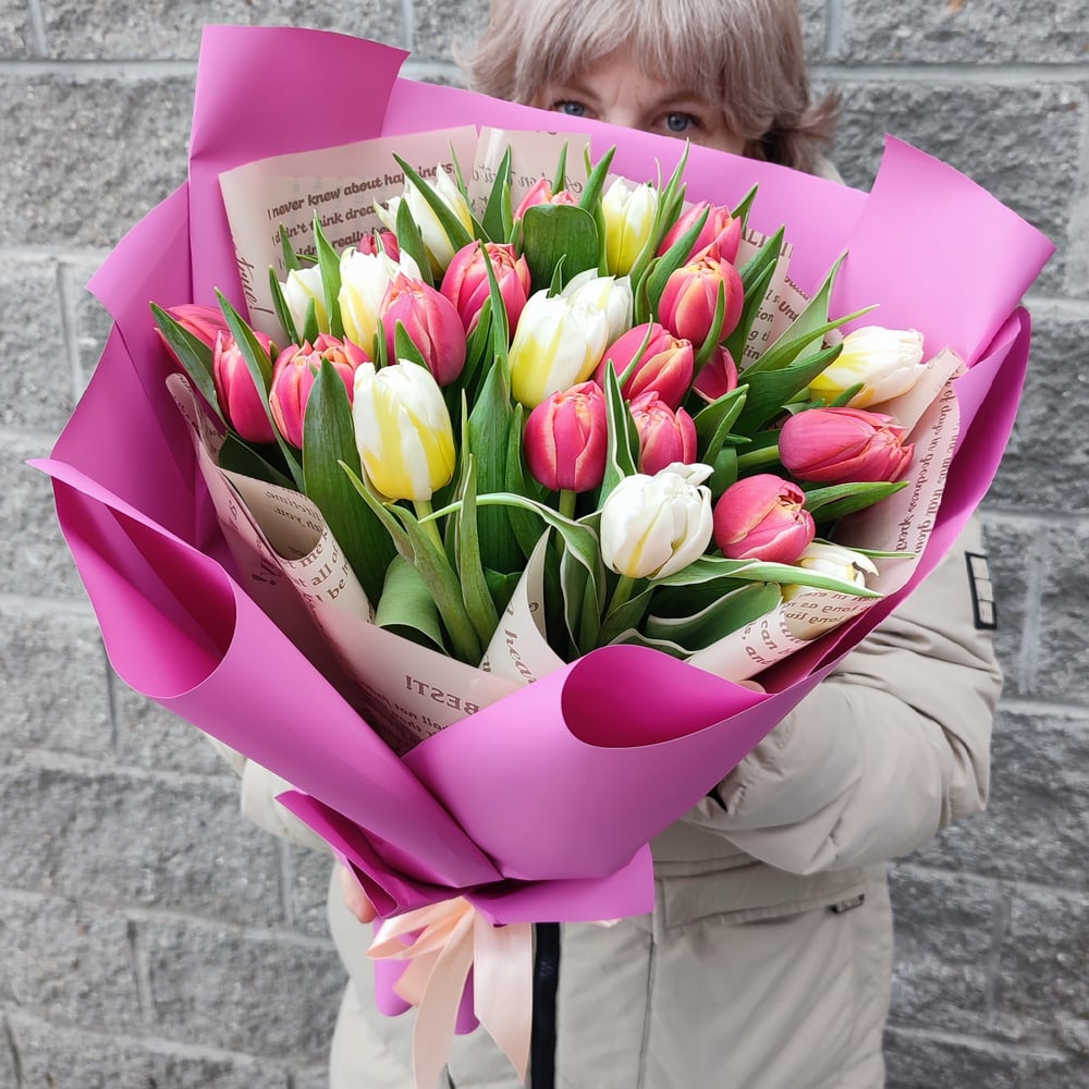 Букет пионовидных махровых тюльпанов 25