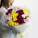 Букет из кустовой яркой хризантемы