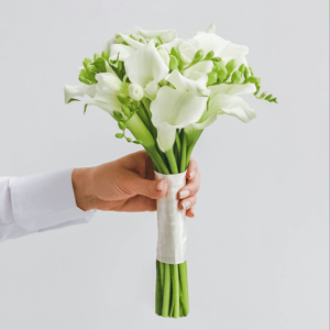 Букет невесты из калл и фрезий