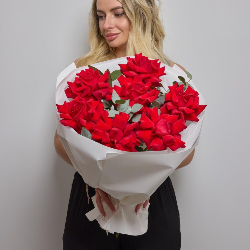 Яркий букет из 7 французских роз