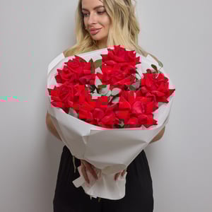 Яркий букет из 7 французских роз